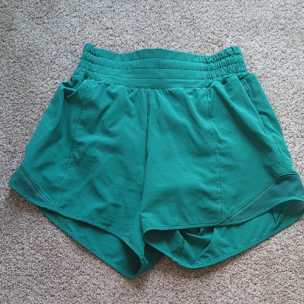 Lululemon Hotty Hot High Rise 4" Shorts Size 2